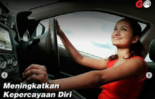 Biar Enggak Nyangkut, Ini Trik Aman Nyetir Mobil Buat Ladies yang Hobi Pakai Heels