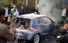 Kenapa Dalam Keadaan Mesin Mati, Sebuah Honda Brio Di Bekasi Bisa Terbakar? 