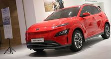 Selamat! Hyundai Kona Electric Dinobatkan Sebagai Rookie Of The Year OTOMOTIF Award 2021