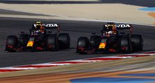 Benarkah Red Bull Melarang Sergio Perez Bertarung dengan Max Verstappen di F1 2021?