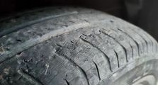 Bikin Celaka, Ini Bahaya Ban Mobil Kehilangan Grip Masih Dipakai