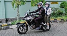 Hanya Boleh saat Terpaksa, Ini Pesan Ahli Safety saat Bonceng Penumpang Hadap Samping