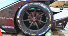 Inilah Alasan Balap Formula E Cuma Pakai Satu Tipe Kompon Ban Saja