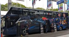 Wow! Ada Simulator Balap F1 Tim Red Bull Racing Dalam Bus Double Decker Milik Mobil1