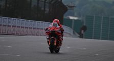 Di Bawah Guyuran Hujan, Marc Marquez Cetak Pole Kualifikasi MotoGP Jerman 2025