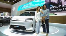 Wuling Bagikan Kisah Dion Wiyoko dan Putri Habibie Bersama Darion di IIMS 2026