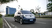 Di Balik Tampilan Yang Kalcer, Performa VW ID. Buzz Cukup Kencang
