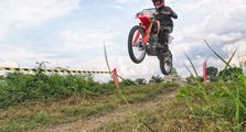 Kenapa Motor Trail Selalu Gunakan Pelek Jari-jari, Ini Alasannya