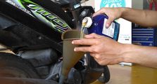 Habis Ganti Oli Motor, Kenapa Cepat Berkurang? Ini Penyebabnya!