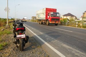 Bahayanya Berkendara Di Samping Truk Siswi Sma Ini Tewas