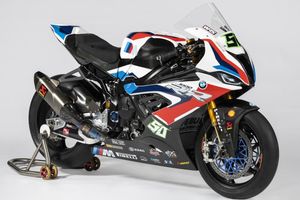 Bmw S 1000 Rr Hadir Di Eicma 2019 Tom Sykes Dan Eugene Laverty Siap Raih Podium Gridoto Com