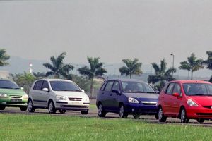 Perang 4 Mobil Hatchback, Jazz Vs Aerio Vs Getz Vs Aveo, Menang Mana? - Gridoto.com