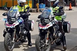 bmw r 1200 gs hover