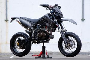 Modifikasi Kawasaki Klx 150s Supermoto Gagah Bak Ksatria Baja Hitam Gridoto Com