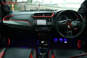 Yang Istimewa Di Interior Dan Audio Honda Br V Elegan Ini Gridoto Com