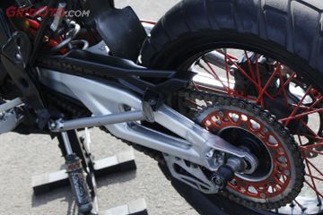 Dibikin Tambah Macho Kawasaki D Tracker 250 Pilih Kaki Kaki Aprilia Gridoto Com