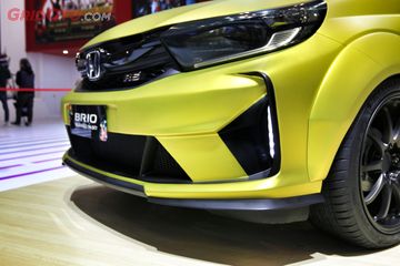 Honda Brio Millenials Project Berwarna Emas Dengan Fender Gemuk Gridoto Com