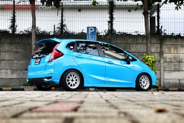 Video Honda Jazz Blue Bird Anak Kuliahan, Paginya Cuma Buat ke ...