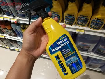 Pilihan Water Repellent Yang Ampuh Bikin Kaca Mobil Jelas Saat