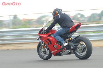 Tinggi jok ducati panigale 1199 online