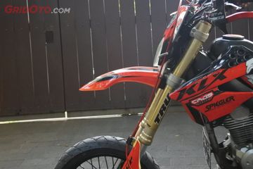 Segini Modal Ubah Kawasaki Klx 150 Supermoto Bertabur Part Kompetitor Gridoto Com