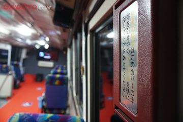 Modifikasi Bis Jepang Klasik Jadi Mirip Bioskop Di Karanganyar Ada Tv 50 Inci Sampai Audio Surround System Gridoto Com