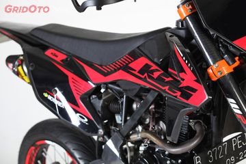 Ingin Tampil Beda, Kawasaki KLX Pilih 