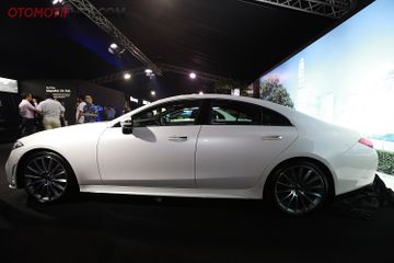 First Impression Mercedes Benz Cls 350 Amg Line Pakai Fitur Eq Boost Gridoto Com