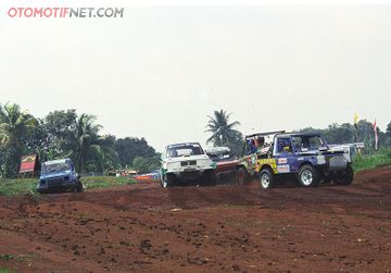 30 Tahun OTOMOTIF : Moko Karsono, Awalnya Crosser Akrobat Jadi ...