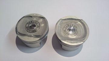 Piston Yamaha All New R15 (kiri) Yamaha NMAX (kanan)