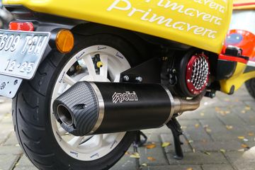 Awkarin Modifikasi Vespa Kesayangan, Jadi Eye Catching dan Galak ...