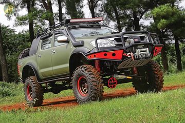 Modifikasi Double Cabin Toyota Hilux 2012 Dibuat Jadi Lebih Gagah
