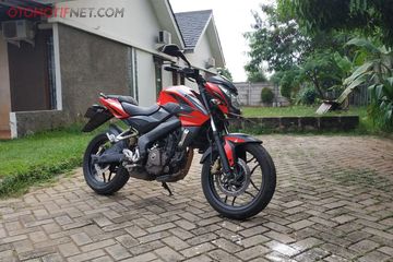 Kawasaki bajaj pulsar 200ns top