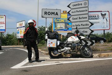 Punya Rencana Touring Naik Motor Ke Luar Negeri Ini Yang Harus Disiapkan Kata Jeffrey Polnaja Gridoto Com<script async src=