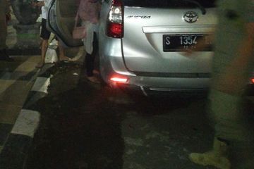 Toyota Avanza Parkir Bergoyang, Digrebek Ada Dua Pasangan Remaja ...