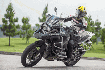 Test Ride Bmw R 1200 Gs Adventure Paket Lengkap Buat Pecinta Turing Gridoto Com<script async src=