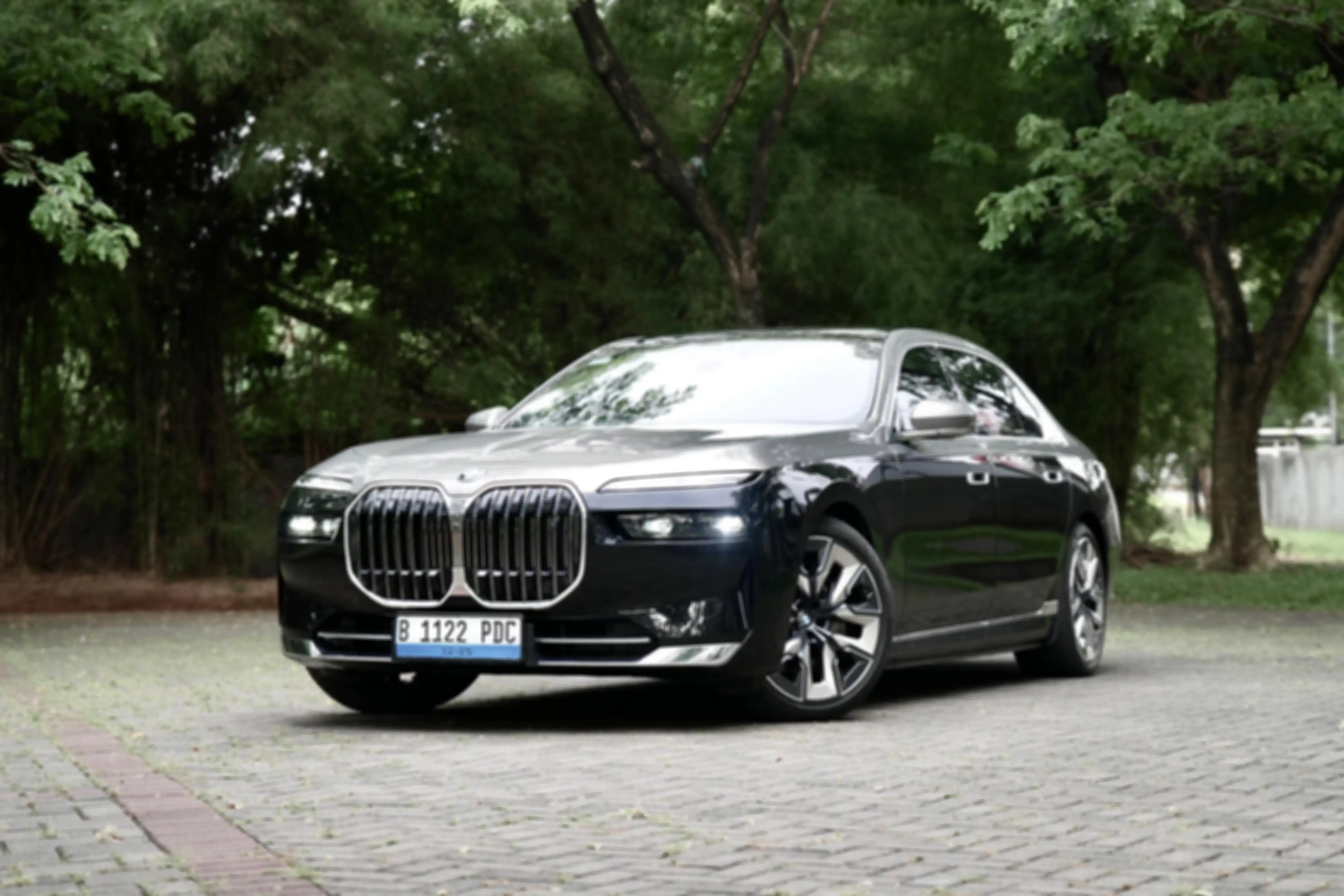 BMW i7 xDrive60 bisa melesar 0-100 km/jam hanya dalam 4,8 detik