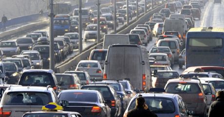 Jalan di Kota Besar Tidak Selalu Mulus, Ini Tips untuk Memilih Kendaraan yang Tepat