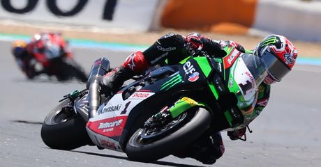 Hasil Race 2 WorldSBK Estoril 2021: Jonathan Rea Berkuasa di Balapan Penuh Drama