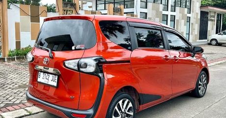 Cari Mobil Bekas Pintu Geser? Toyota Sienta Harga Mulai Rp 120 Jutaan