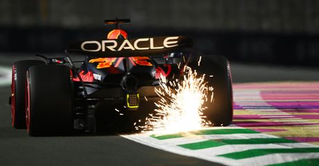 Gara-gara Sikapnya Kepada Tim Red Bull Racing di F1 Arab Saudi 2023, Max Verstappen Kena Kritikan