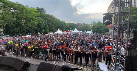 Live Dari Solo, Jingkrak-Jingkrak Seru Bareng Jamrud Di Daihatsu Kumpul Sahabat