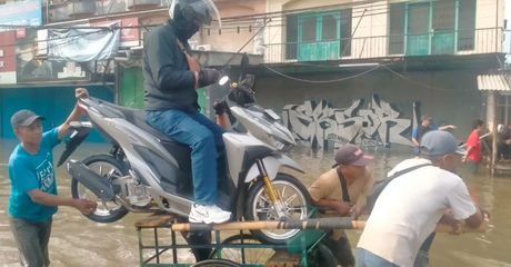 Ojek Gerobak Panen di Cileduk Indah Tangerang, 1 Motor Sekali Angkut Rp 50 Ribu