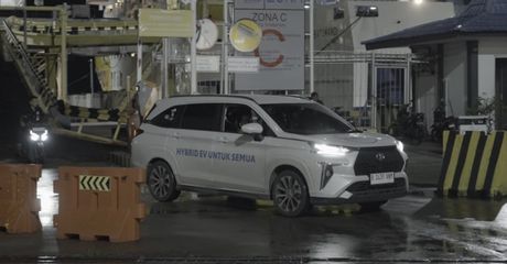 Berkeringat Deras Usai Lidah Terkena Sambal Seruit di Ajang Veloz Hybrid EV Lintas Nusa
