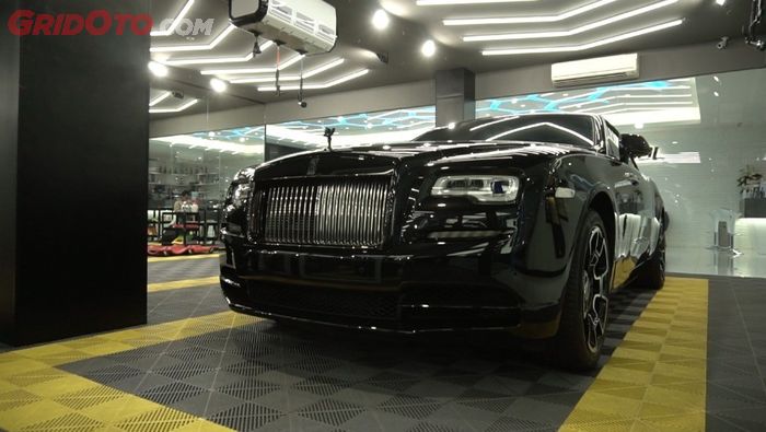 Rolls Royce Dawn Black Badge yang Merupakan Trim Edisi Spesial dan Hanya Ada 1 Unit di Asia Tenggara
