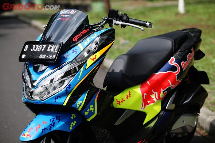 Modifikasi Honda PCX Livery Red Bull Layz Motor