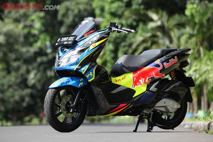 Modifikasi Honda PCX Livery Red Bull Layz Motor