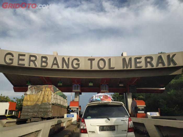 Suasana di gerbang tol Merak saat tim GridOto.com tiba