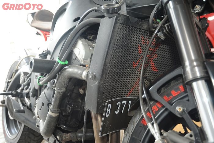 Tulisan di radiator ini artinya &ldquo;Ronin&rdquo;