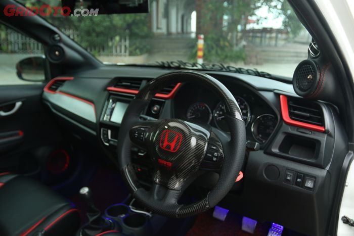 Dengan konfigurasi 3-way, musik terdengar lebih kompleks